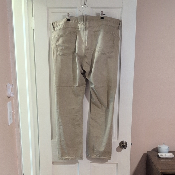 Daniel Cremieux Men's Tan Relaxed Jeans - Picture 2 of 8